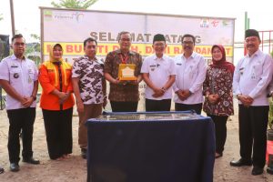Pj Bupati Dani Ramdan Resmikan Taman Pelangi Pebayuran