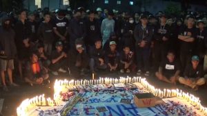 Bakar Lilin Dan Doa Bersama Di lakukan Ratusan Jakmania Bekasi Gelar Aksi Solidaritas Tragedi Kanjuruhan