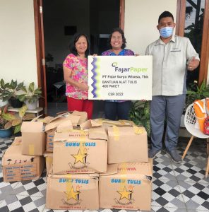 FajarPaper Distribusi 400 Paket Alat Tulis ke Panti Asuhan