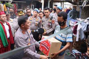 Kapolda Metro Jaya Kunjungi Polsek Muara Gembong Minta Polisi Menjadi Sahabat Masyarakat