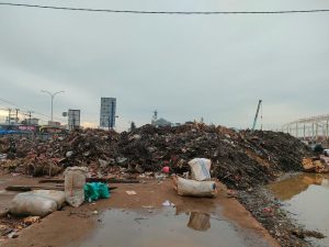 Sampah Menumpuk Dan Menggunung Di Pasar Induk Cibitung