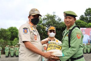 Plt. Wali Kota Pimpin Apel Akbar Anggota Satlinmas Kota Bekasi Tahun 2022.