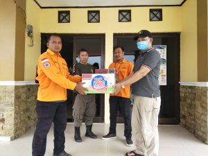 BPBD Salurkan Bantuan untuk Warga Terdampak Banjir Rob di Muara Gembong