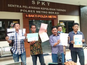 Kasusnya Berjalan Di Tempat Sejumlah Warga Korban Penipuan Mafia Tanah Datangi Polres Metro Bekasi