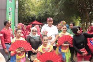 Pemkot Bekasi Serahkan Sarana Prasarana Hutan Bambu Untuk Genjot Potensi Wisata Dan UMKM