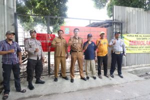 Distaru Kota Bekasi Segel Bangunan Liar Penampungan Limbah dan Rongsok