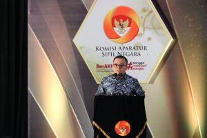 PLT. WALI KOTA BEKASI TRI ADHIANTO TERIMA PENGHARGAAN KASN 2022