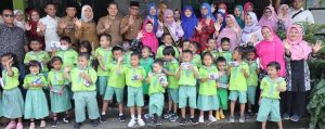 Bunda Paud Menyapa, Wiwiek Hargono Tri Adhianto Bagikan Gizi Tambahan