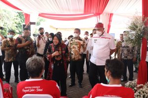 Menteri Sosial RI Hadiri Peringatan Hari Disabilitas Internasional Tahun 2022 Di Departemen Sosial Kota Bekasi.