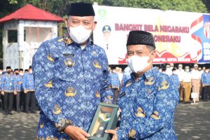 . Wali Kota Bekasi Tandatangani Beberapa MoU dan Serahkan Penghargaaan Pada Apel Pagi Ini.