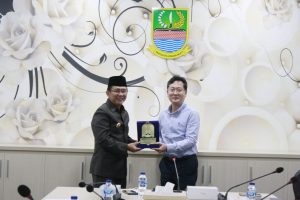 Program Multicultural Library, Pj Bupati Dani Ramdan Terima Kunjungan KB Kookmin Bank