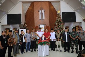 PLT WALI KOTA BEKASI PASTIKAN PERAYAAN NATAL 2022 INI BERJALAN DENGAN AMAN