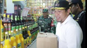 Cegah Kejahatan Di Malam Pergantian Tahun,Kades Ciantra Razia Penjual Miras