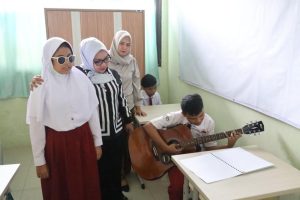 Kunjungi Sekolah AKB, Istri Plt Wali Kota : Salut Dengan Bakat Anak-Anak Hebat