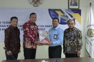 Tri Adhianto Serahkan Langsung LKPD Pemerintah Kota Bekasi Tahun 2022 ke BPK Perwakilan Provinsi Jabar