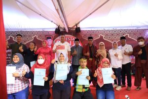 PLT WALI KOTA BEKASI TAKJUB DI PESTA SENJA RABU KECAMATAN RAWALUMBU