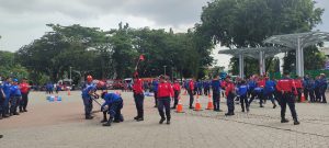 Skill Competition Damkar Kota Bekasi Berlanjut Di Hari Kedua, Petugas Tampilkan Lomba Ladder Pitching.