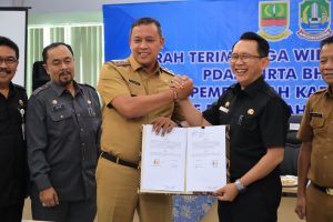 TIGA WILAYAH PDAM TIRTA BHAGASASI DISERAHKAN KE KOTA BEKASI
