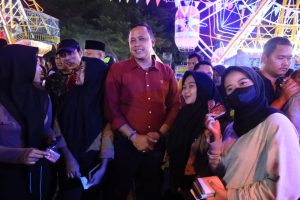 PLT WALI KOTA BEKASI SERAHKAN PEMENANG LOMBA HADROH SEKALIGUS LIHAT PEKAN RAYA BEKASI DI KECAMATAN JATIASIH