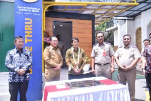 Pj Bupati Bekasi Dampingi Wamen ATR/BPN, Resmikan Pelayanan Drive Thru di Kantah Kabupaten Bekasi