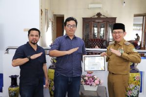 Terima Penghargaan MetroNesia Award, Dani Ramdan: Jadi Motivasi Meningkatkan Kinerja dan Tanggung Jawab