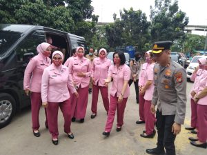 Yayasan Kemala Bhayangkari Peduli Gelar Baksos di Smart School Jakarta Di Perayaan HUT 43