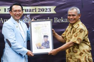 Dani Ramdan Terima Apresiasi Istimewa pada Radar Bekasi Award 2023
