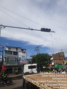 Lampu Merah Mati Ke Sambar Petir Buat Macet Perempatan Jalan Legenda Tambun
