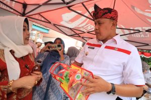 PLT WALI KOTA BEKASI TAKJUB BUDIDAYA MAGOT BERSIH DAN TIDAK BAU