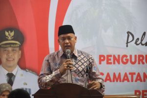 HADIR PELANTIKAN RT RW. PLT WALI KOTA BEKASI SAMPAIKAN HARUS AMANAH