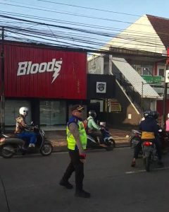 Kapolsek Tambun Terjun Ke Jalan Hasanudin Urai Kemacetan