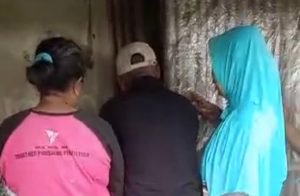 Kakek Tua Setubuhi Nenek Yang Hampir Berusia Satu Abad