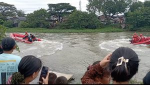 Mandi Di Aliran Kali Malang Bocah Balita Di Cikarang Selatan Tenggelam