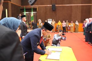 Dani Ramdan Lantik 16 Pejabat Pimpinan Tinggi Pratama di Lingkungan Pemkab Bekasi