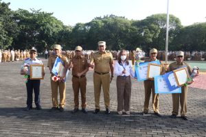 Kebanggan Plt. Wali Kota Bekasi Kepada Pemenang Lomba MTQ Disabilitas, Langsung Serahkan Piala Dan Tambahan Tabungan Saat Apel.