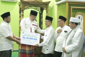 Plt. Wali Kota Bekasi Tri Adhianto Bersama OPD Tarawih Keliling di 12 Kecamatan