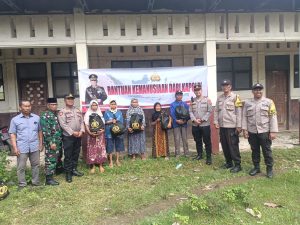 Bantuan Kemanusiaan Dari Kapolri Di Berikan Pada Warga Cikarang Pusat