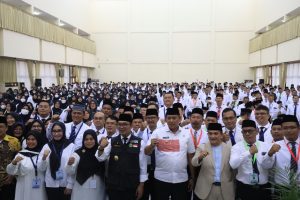Bina Petugas Haji Daerah se-Jabar, Plt. Wali Kota Bekasi Tri Adhianto dampingi Gubernur Jawa Barat Ridwan Kamil