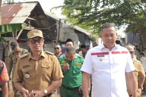 Tertunda Pengambilannya Selama 3 Tahun, Plt. Wali Kota Bekasi Serahkan Ijazah Siswa di Pondokgede