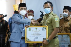 Pemkab Bekasi Beri Penghargaan 10 Desa dengan Kepesertaan JKN Tertinggi