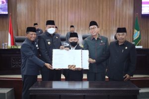 PLT WALI KOTA BEKASI HADIRI SIDANG PARIPURNA DPRD KOTA BEKASI