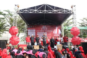 Plt. Wali Kota Bekasi Lepas Jalan Santai KORMI di Kecamatan Bekasi Barat.