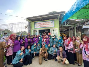 Kunjungi Toko PKK Jati Waringin, Plt Ketua TP PKK: Ibu-ibu Berani Inovatif dan Berdaya