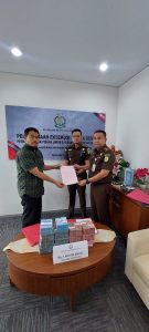 Kejaksaan Negari Cikarang Eksekusi Denda Perkara Tindak Pidum Di Bidang Lingkungan Hidup Dengan Pidanan Korporasi PT Gunung Garuda