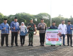 Plt. Wali Kota Lepas Petugas Pemotongan Hewan Qurban Serta Berikan Beberapa Penghargaan