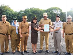 Apel Pagi Hari ini dirangkai Penyerahan Beberapa Penghargaan dan Penyerahan Sertifikat Aset Milik Pemerintah Kota Bekasi