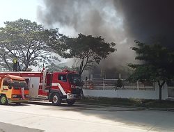 Pabrik di Kawasan GIIC Deltamas Cikarang Ludes Terbakar