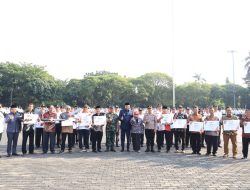 Wali Kota Bekasi Berikan Penghargaan Juara Kampung Tangguh Jaya Tingkat Kota Bekasi 2023