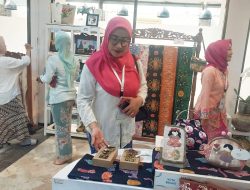 Ketua Dekranasda Kota Bekasi Hadiri Gelaran Produk Unggulan 27 Kota/Kabupaten di Gedung Dekranasda Jawa Barat.