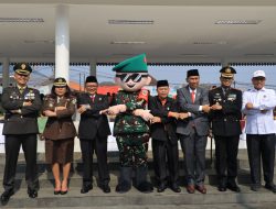 PJ WALI KOTA BEKASI R GANI MUHAMAD SAMBUT HUT TNI KE-78 DENGAN PENUH KEHANGATAN